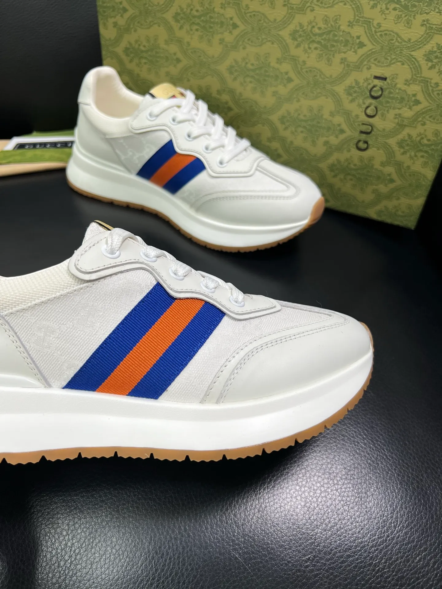 Men's shoes 💰800 Gucci top purchasing Gucci counter new model, original factory configuration of imported cowhide from Italy with printed cloth fabric, imported cowhide lining, breathable and comfortable, sole: original factory special sole is super comfortable, original factory and single goods are high quality, welcome to compare, code number 38-44 (customized 45 46) 85865